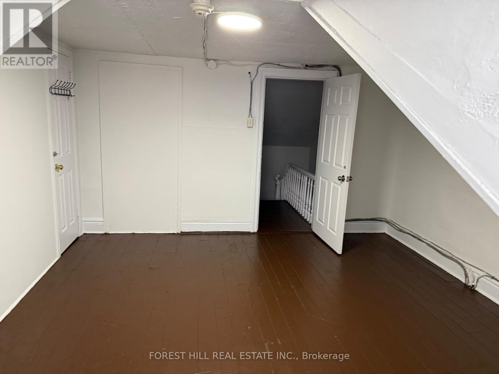 Upper - 132 Dundas Street E, Toronto, Ontario  M5B 1E2 - Photo 4 - C12463512