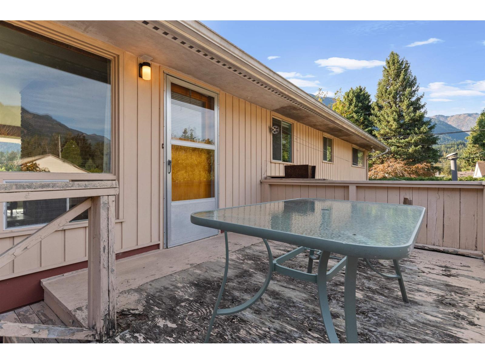 311 Allison Avenue, Hope, Hope, British Columbia  V0X 1L0 - Photo 34 - R3057617