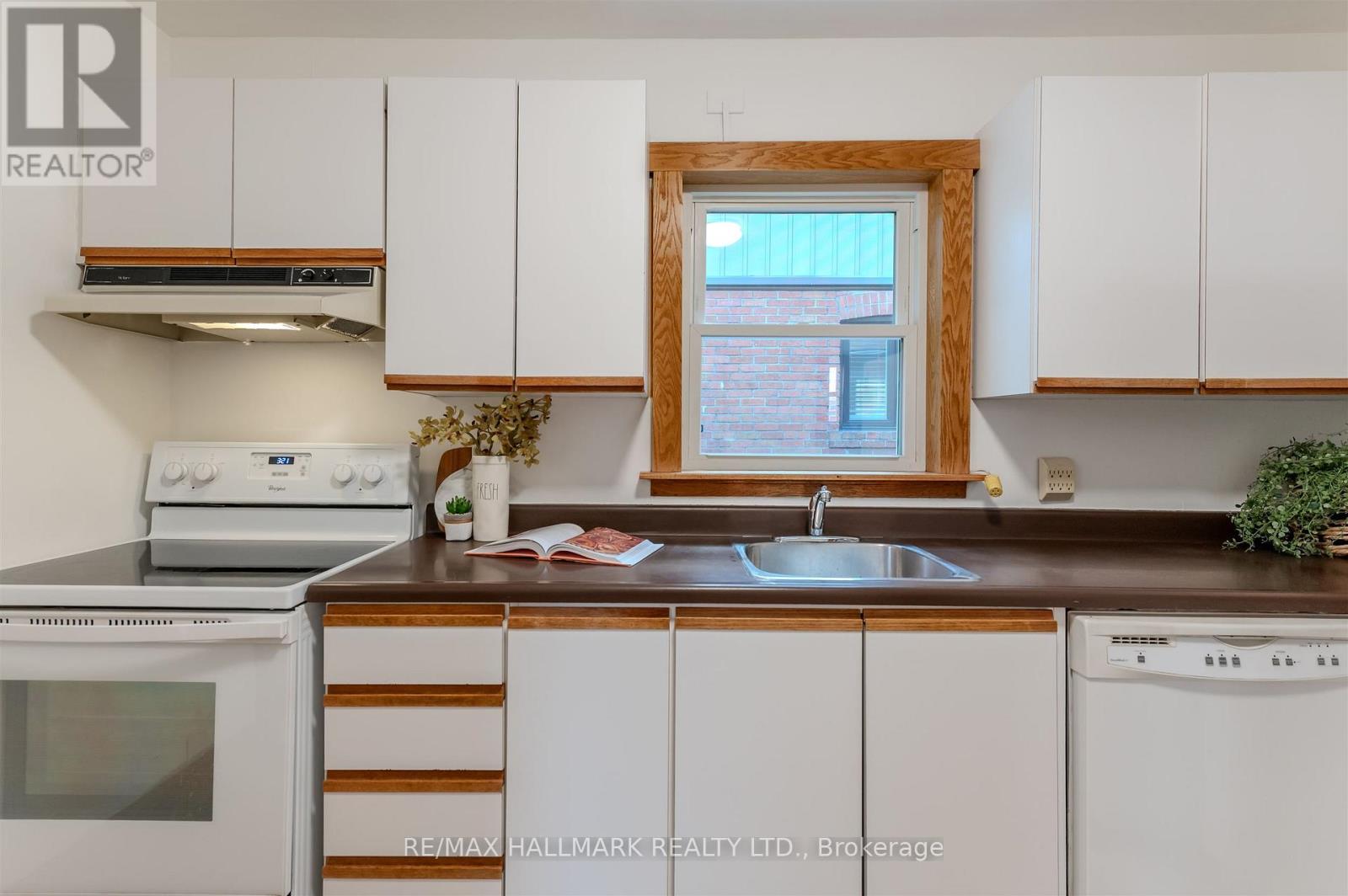 64 Denvale Road, Toronto, Ontario  M4B 3B8 - Photo 10 - E12463412