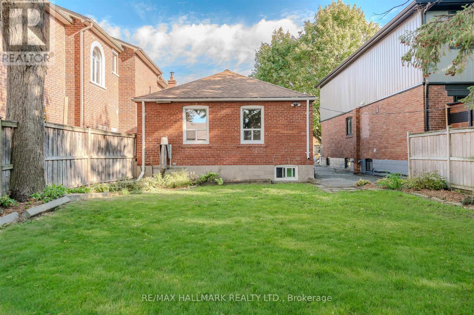 64 Denvale Road, Toronto, Ontario  M4B 3B8 - Photo 25 - E12463412