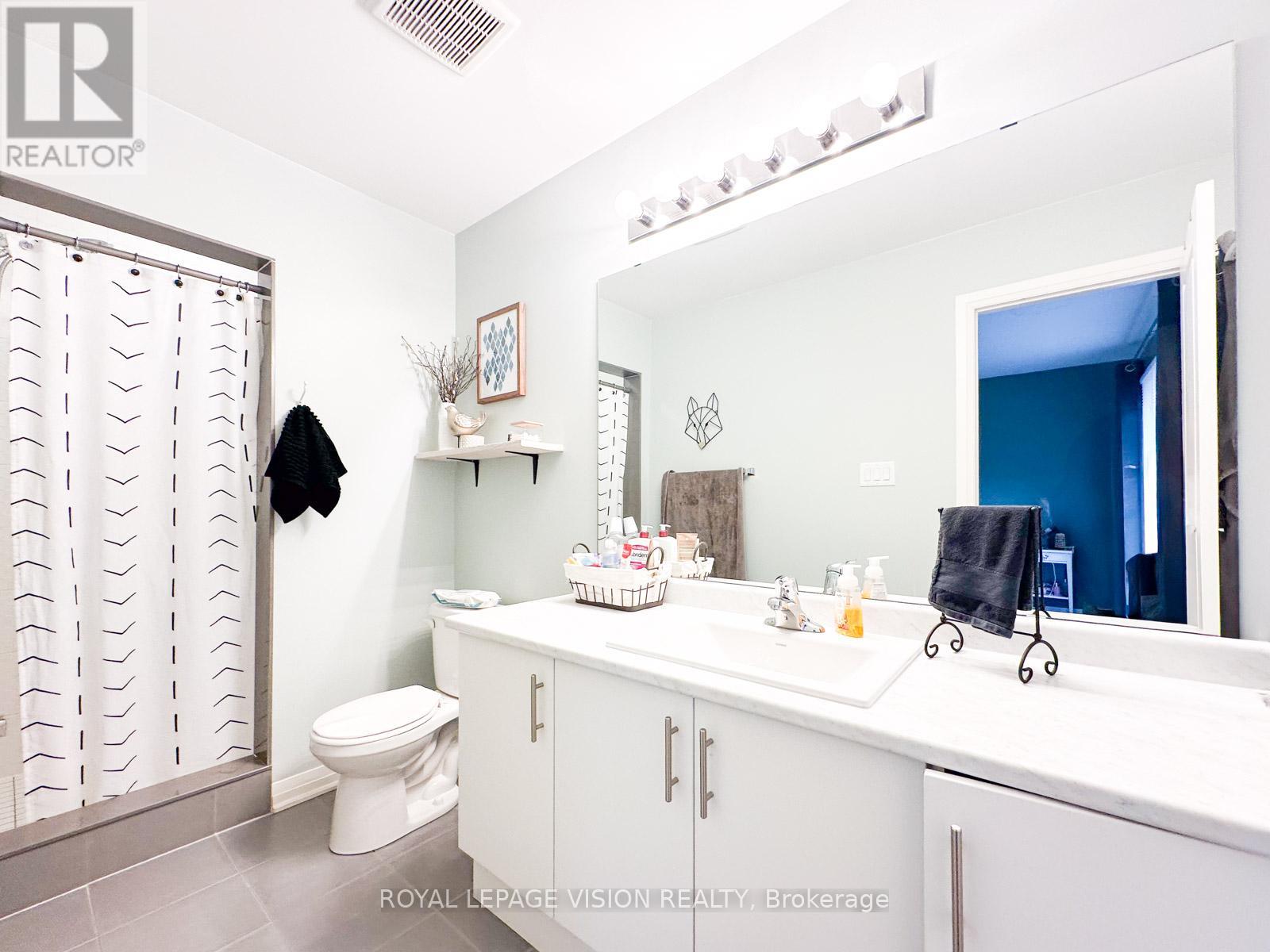 74 Caspian Square, Clarington, Ontario  L1C 7G4 - Photo 12 - E12463416