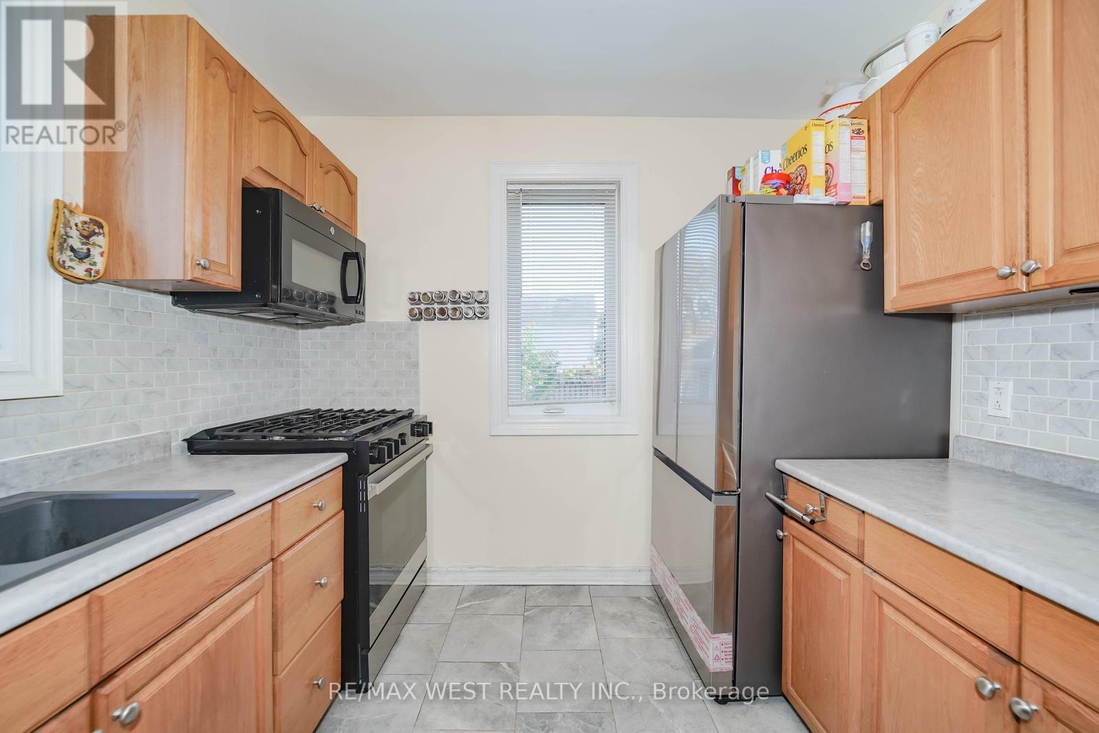 293 Frontenac Avenue, Oshawa, Ontario  L1J 2A5 - Photo 3 - E12463473