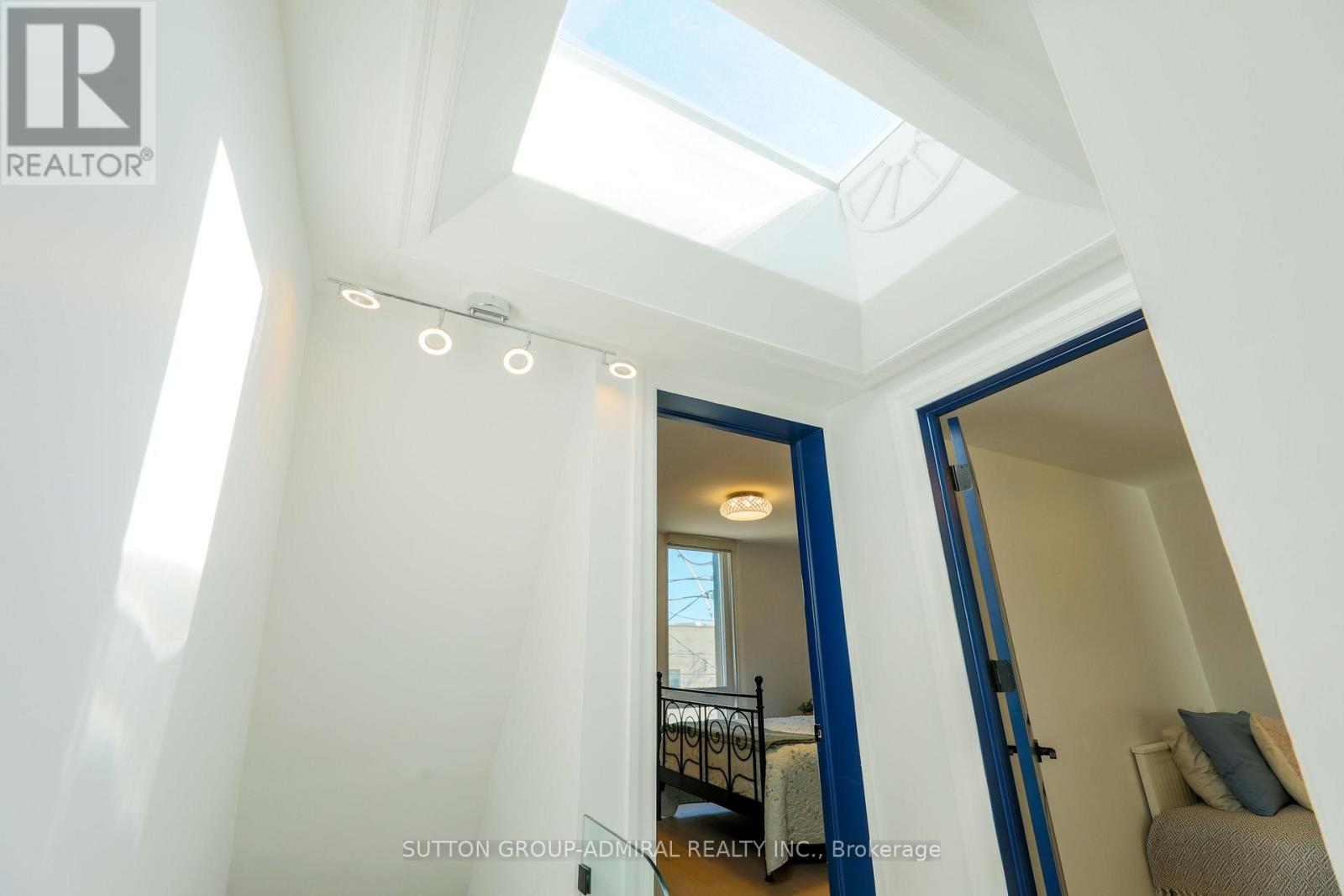 70 Carlaw Avenue, Toronto, Ontario  M4M 2R7 - Photo 13 - E12463475