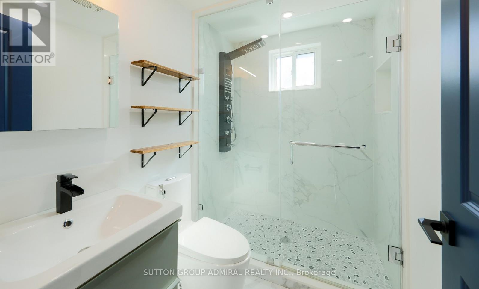 70 Carlaw Avenue, Toronto, Ontario  M4M 2R7 - Photo 18 - E12463475