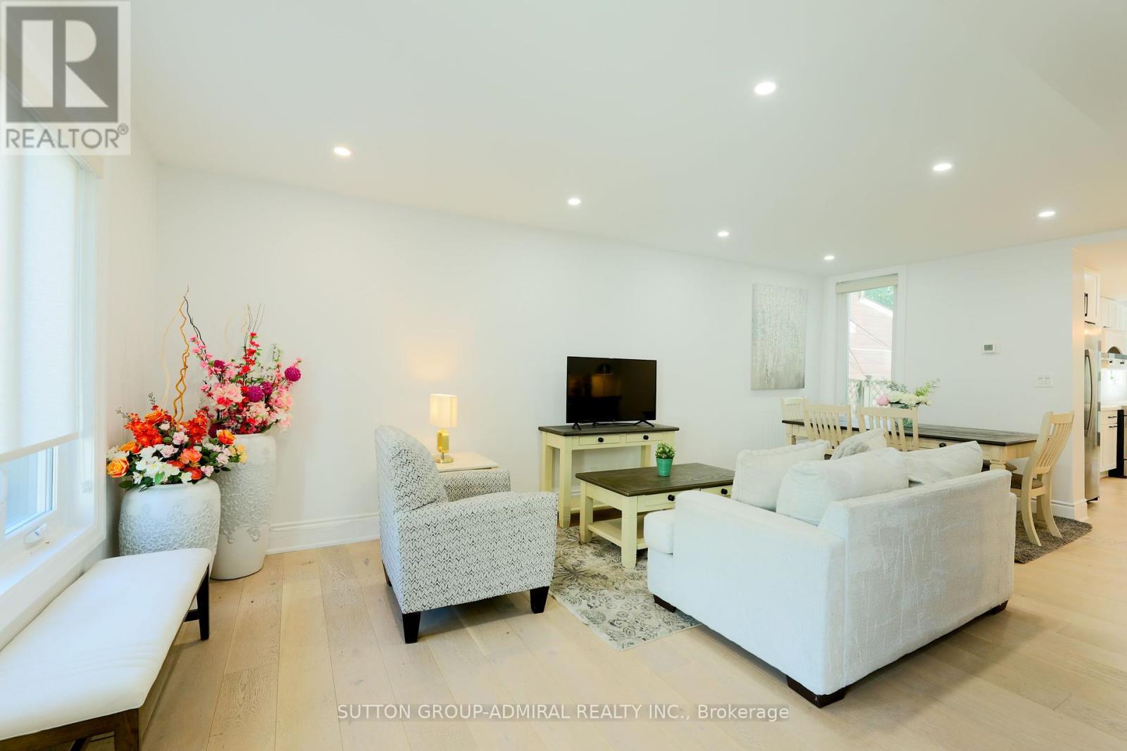 70 Carlaw Avenue, Toronto, Ontario  M4M 2R7 - Photo 6 - E12463475