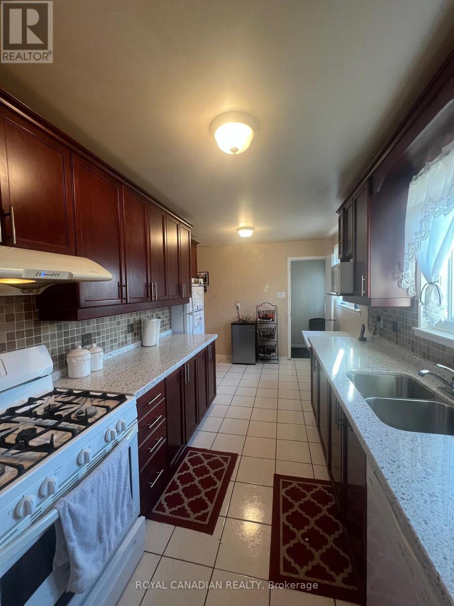 Upper - 6 O'henry Grove, Toronto, Ontario  M1B 1S3 - Photo 7 - E12463482