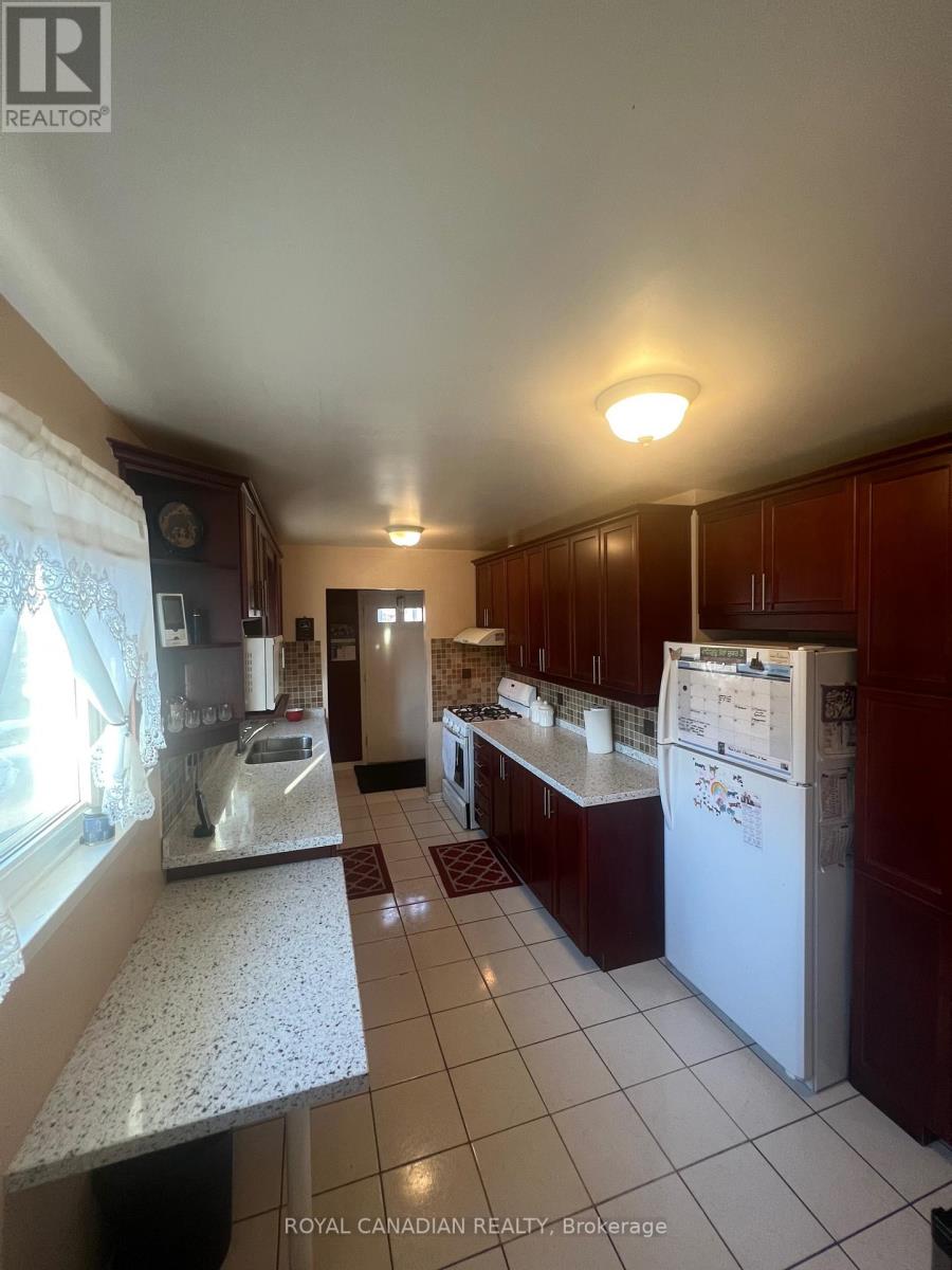 Upper - 6 O'henry Grove, Toronto, Ontario  M1B 1S3 - Photo 8 - E12463482