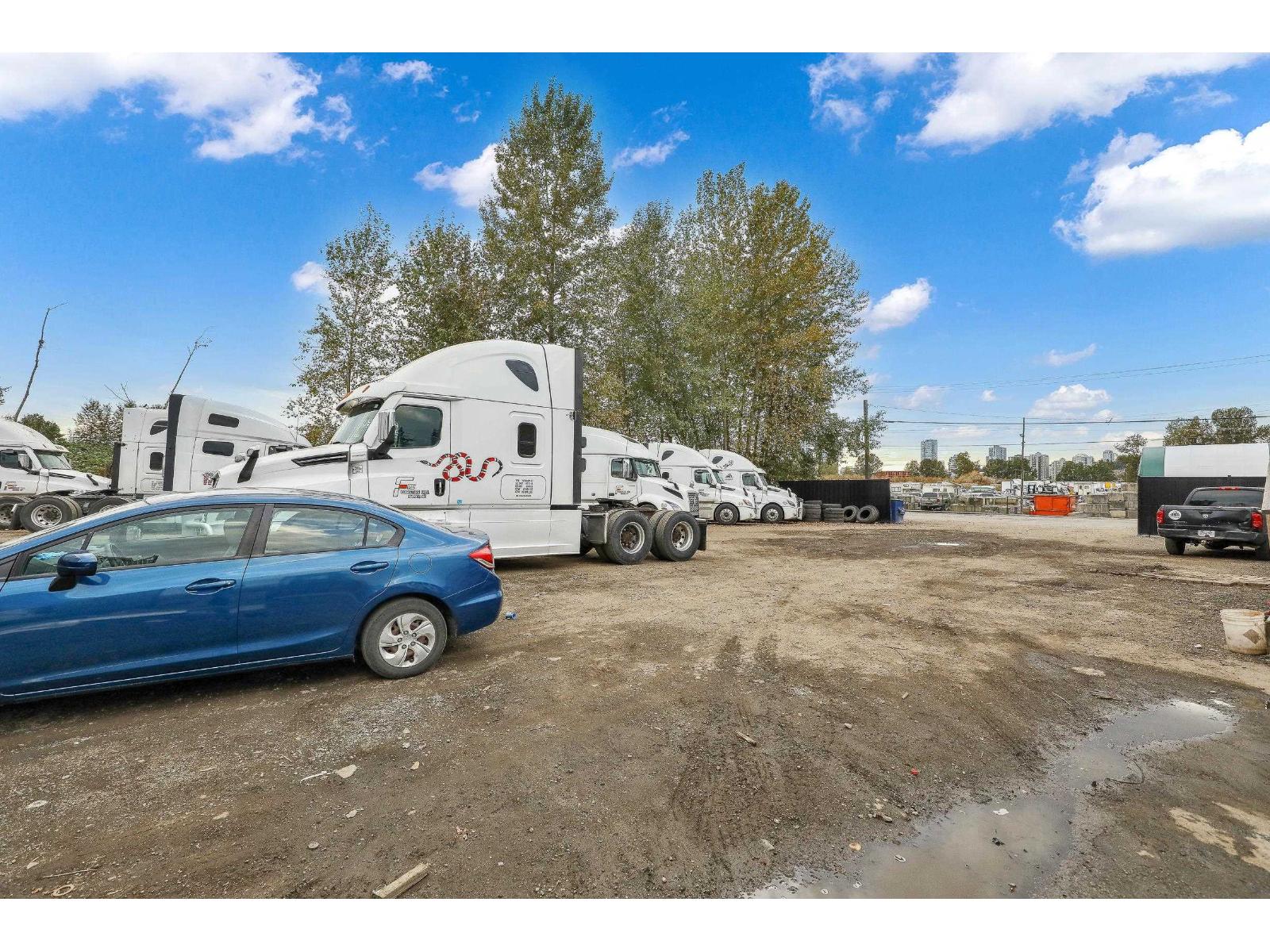 10902 Timberland Road, Surrey, British Columbia  V3V 3T5 - Photo 3 - R3058196