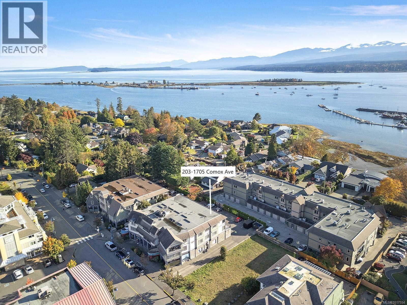 203 1705 Comox Ave, Comox, British Columbia  V9M 3M1 - Photo 2 - 1017554