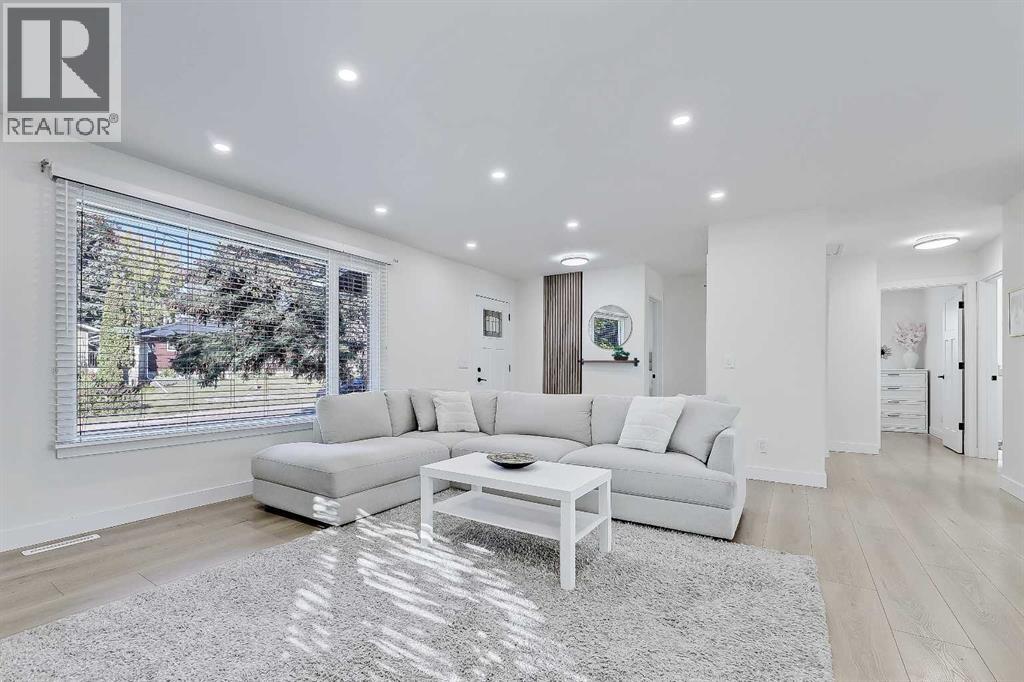 5219 Valiant Drive Nw, Calgary, Alberta  T3A 0Y6 - Photo 11 - A2263796