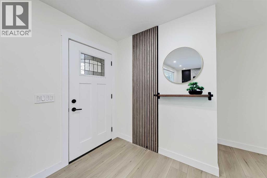 5219 Valiant Drive Nw, Calgary, Alberta  T3A 0Y6 - Photo 3 - A2263796