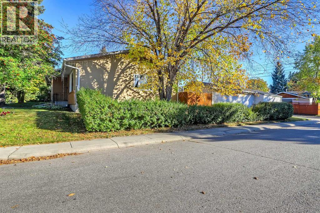 5219 Valiant Drive Nw, Calgary, Alberta  T3A 0Y6 - Photo 2 - A2263796