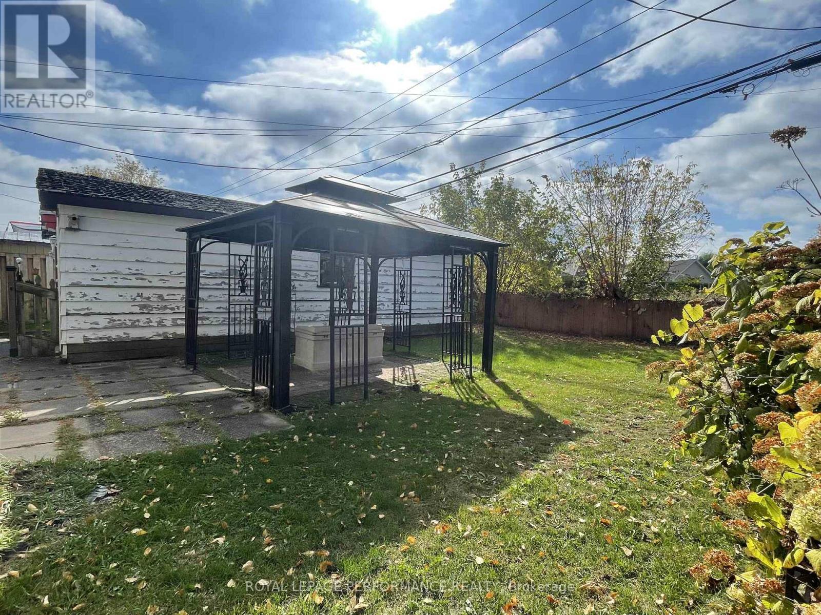 635 Hamilton Crescent E, Cornwall, Ontario  K6H 5N5 - Photo 18 - X12459846