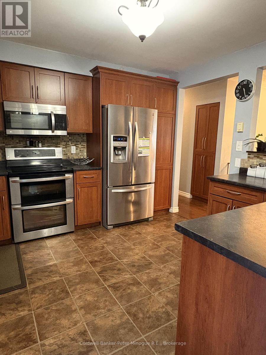 642 Ski Club Road E, North Bay, Ontario  P1B 7R4 - Photo 6 - X12463445
