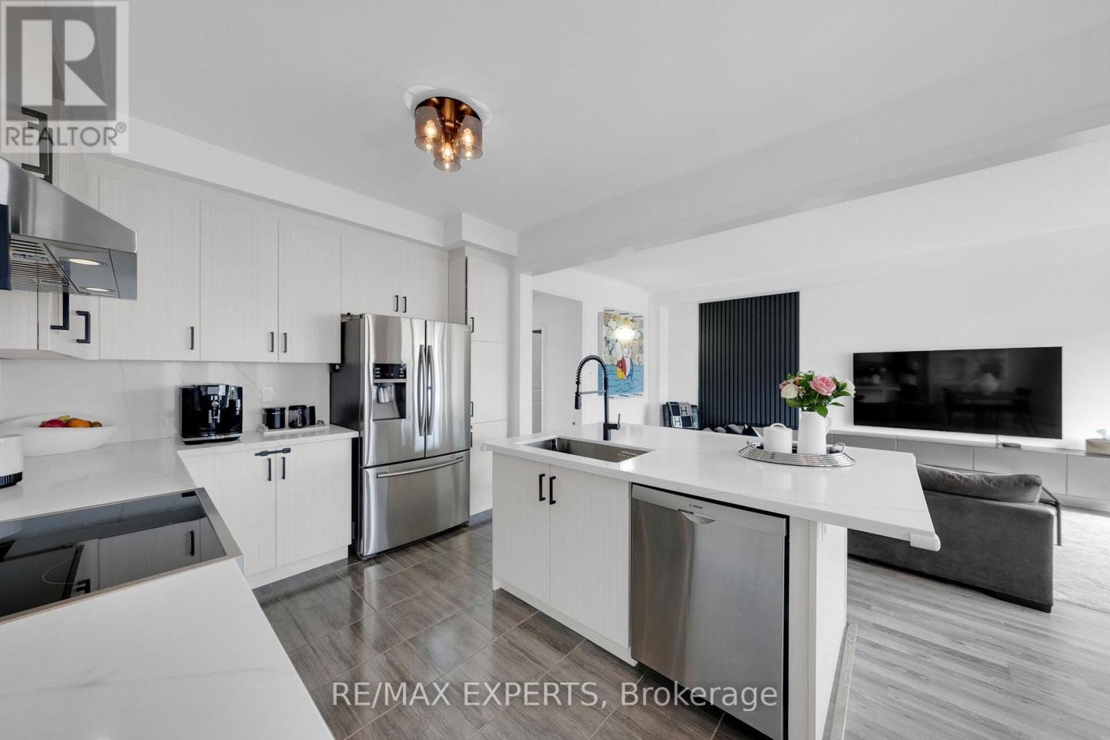 73 Donnan Drive, New Tecumseth, Ontario  L0G 1W0 - Photo 12 - N12463404