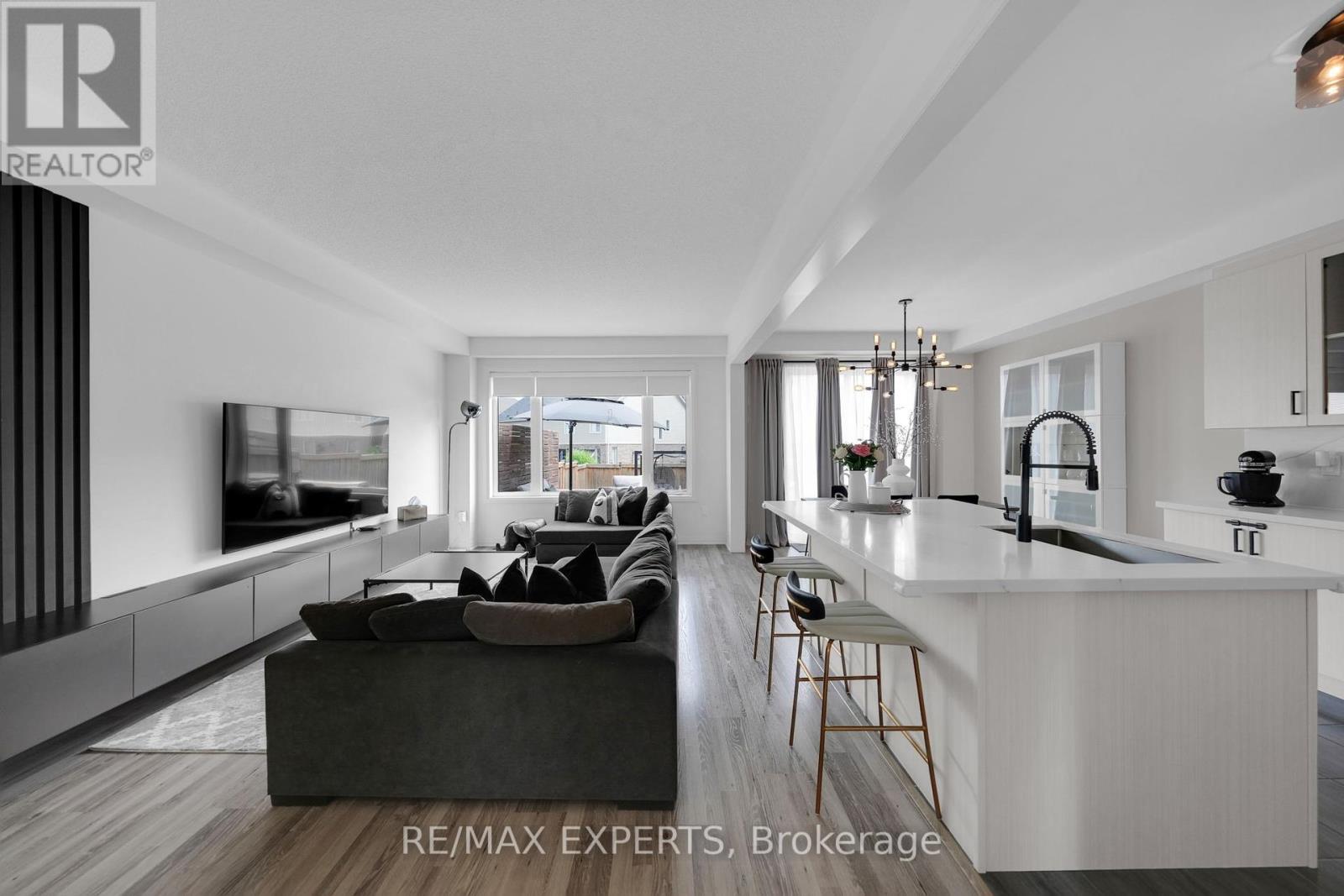 73 Donnan Drive, New Tecumseth, Ontario  L0G 1W0 - Photo 6 - N12463404