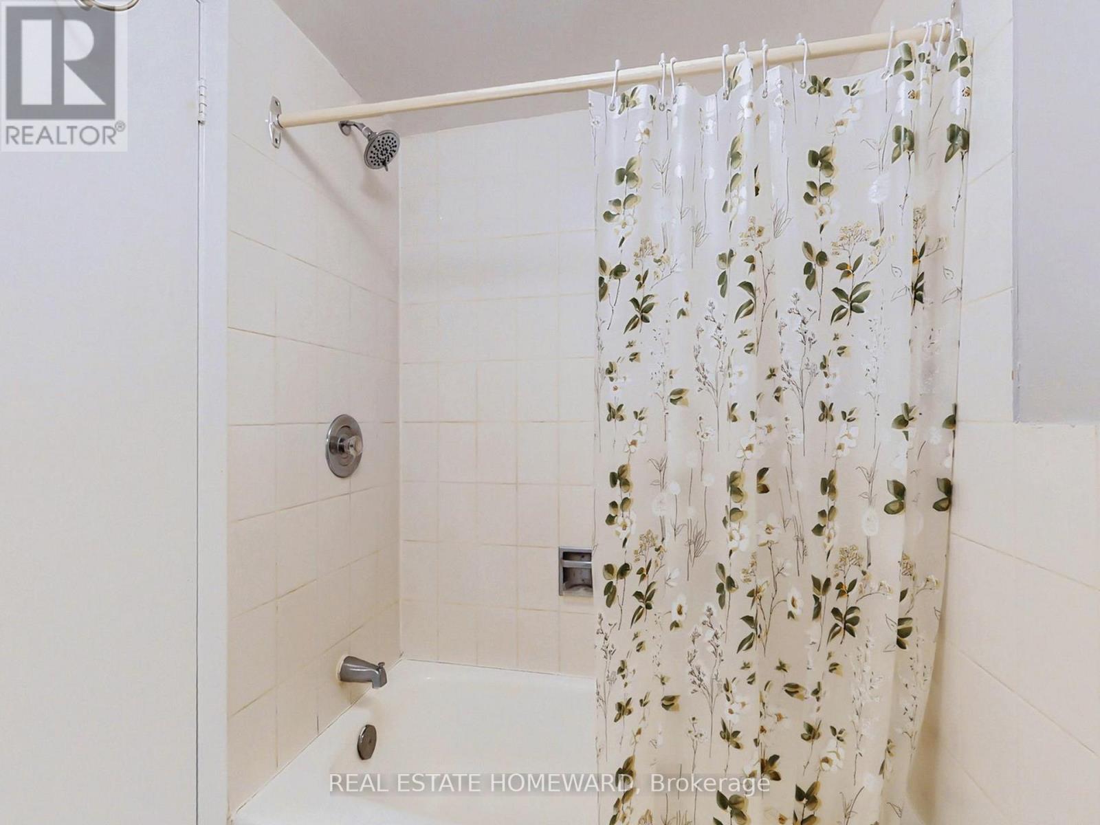 Basement - 106 Walton Drive, Aurora, Ontario  L4G 3K4 - Photo 10 - N12463422