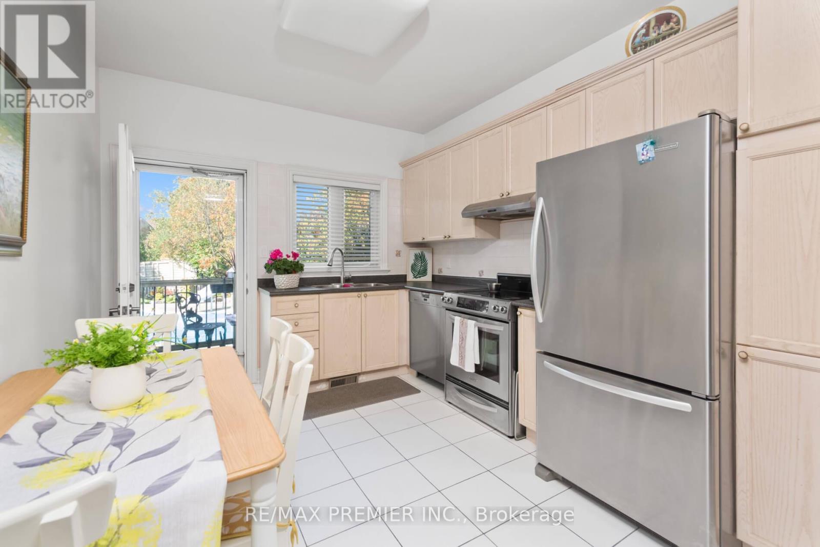 90 Shamrock Crescent, Vaughan, Ontario  L4H 1A3 - Photo 20 - N12463423