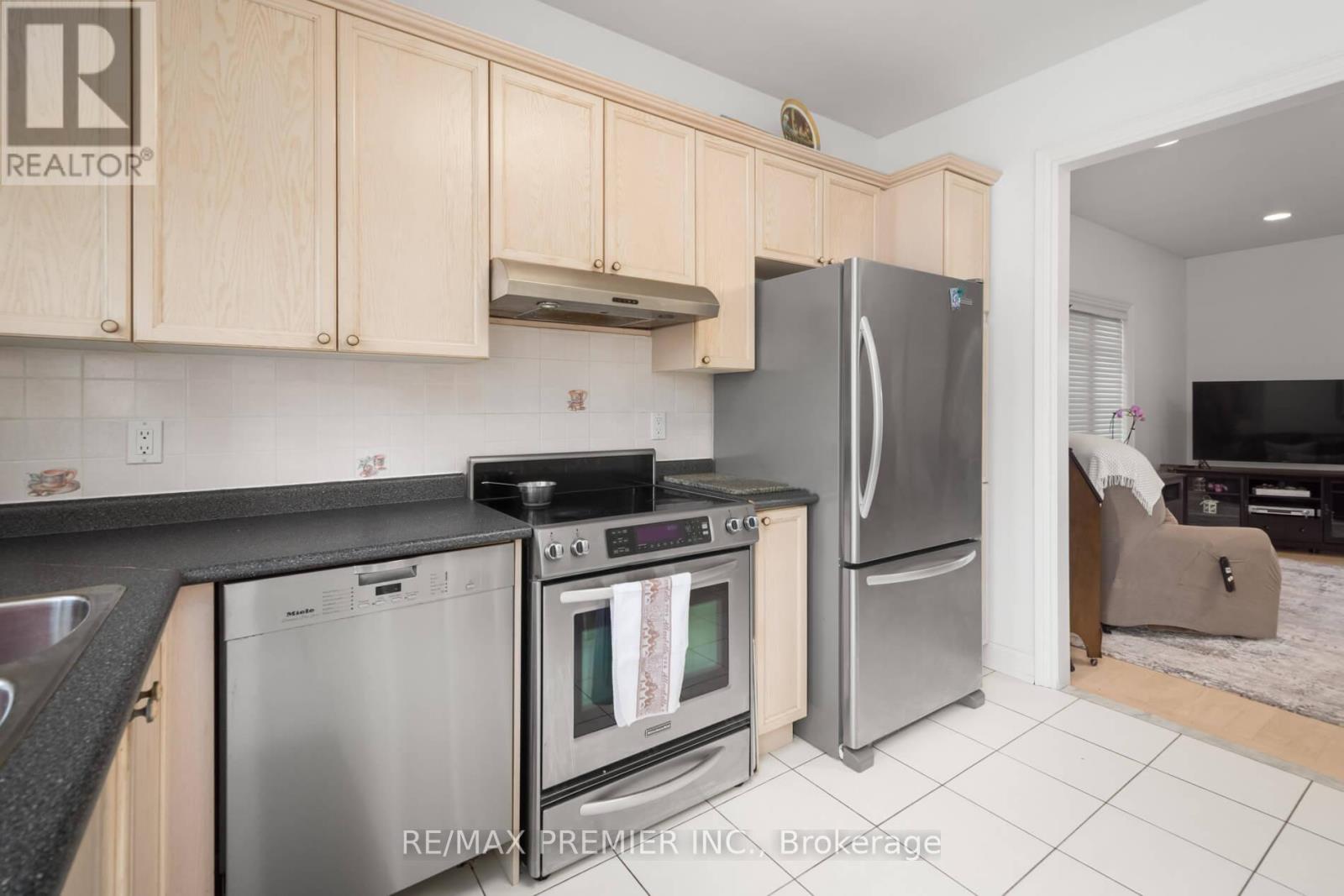 90 Shamrock Crescent, Vaughan, Ontario  L4H 1A3 - Photo 22 - N12463423