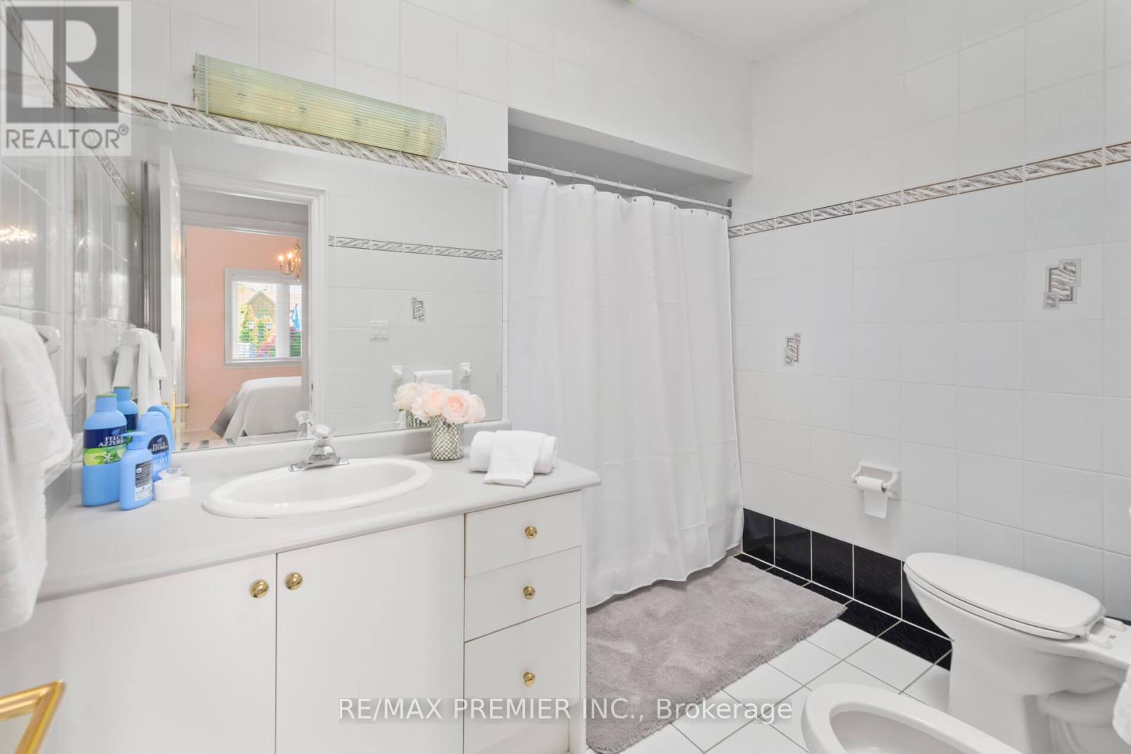 90 Shamrock Crescent, Vaughan, Ontario  L4H 1A3 - Photo 24 - N12463423