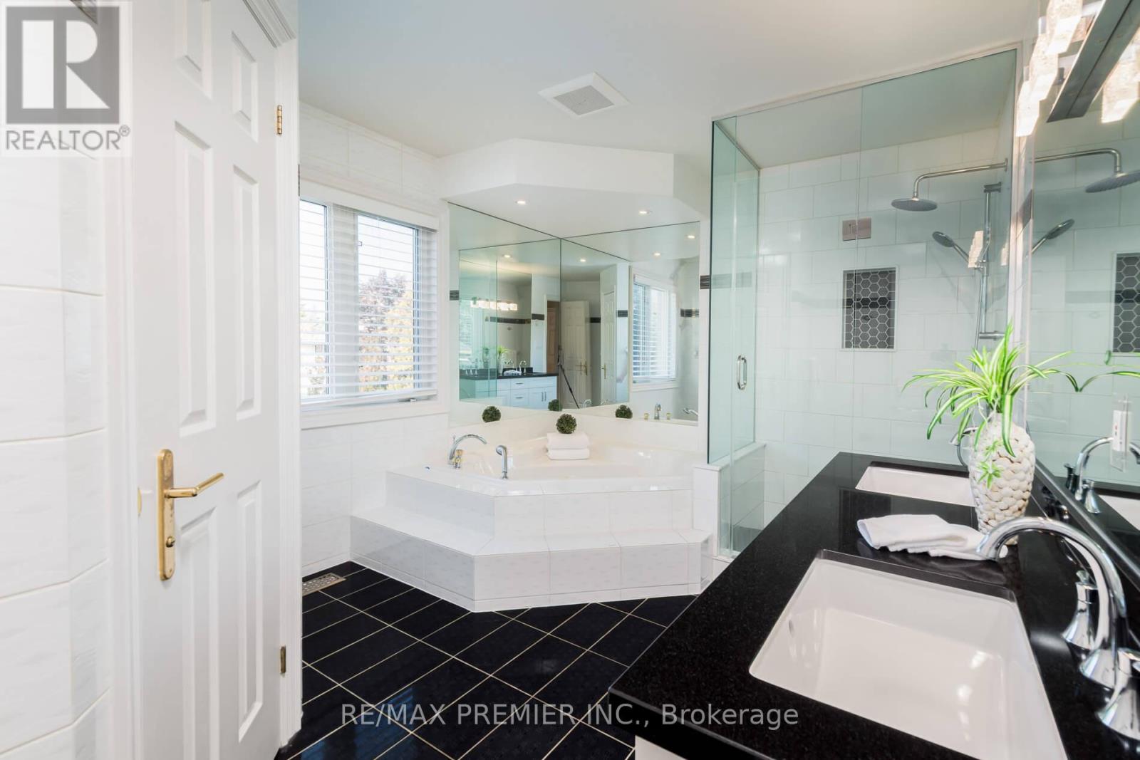 90 Shamrock Crescent, Vaughan, Ontario  L4H 1A3 - Photo 27 - N12463423