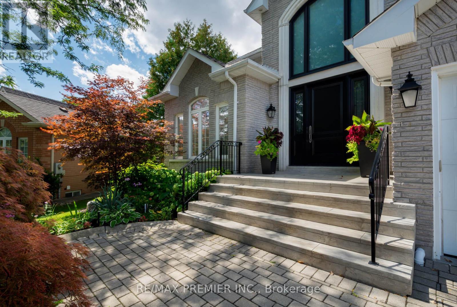 90 Shamrock Crescent, Vaughan, Ontario  L4H 1A3 - Photo 3 - N12463423