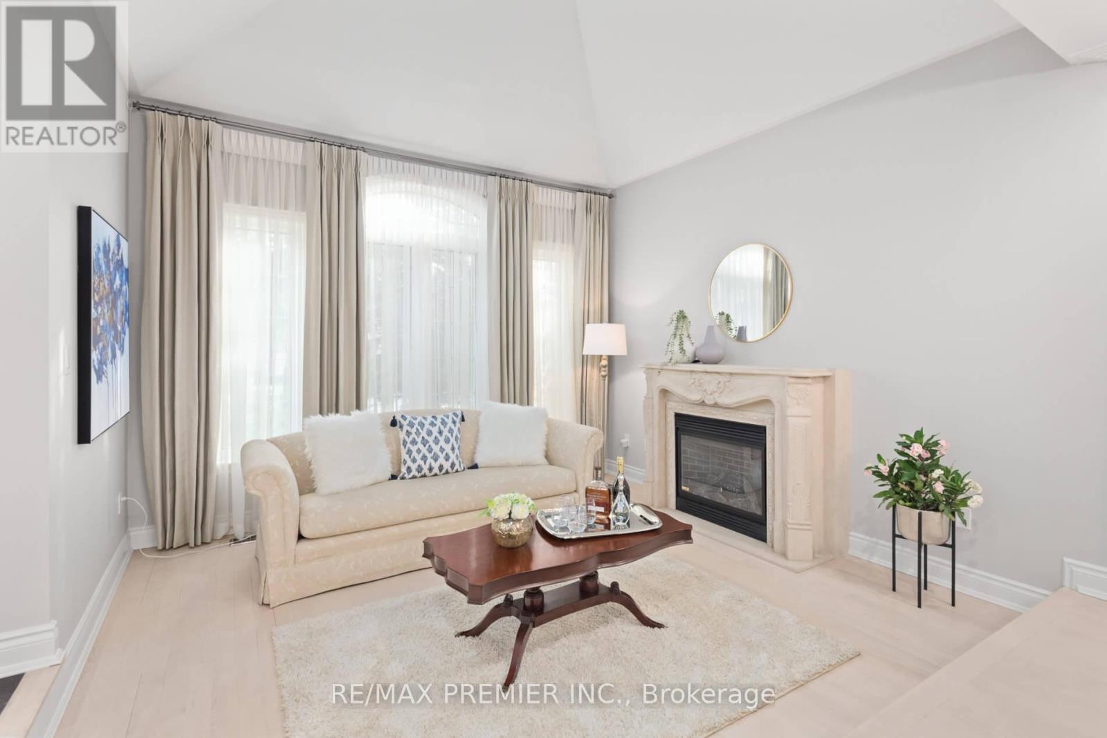90 Shamrock Crescent, Vaughan, Ontario  L4H 1A3 - Photo 6 - N12463423