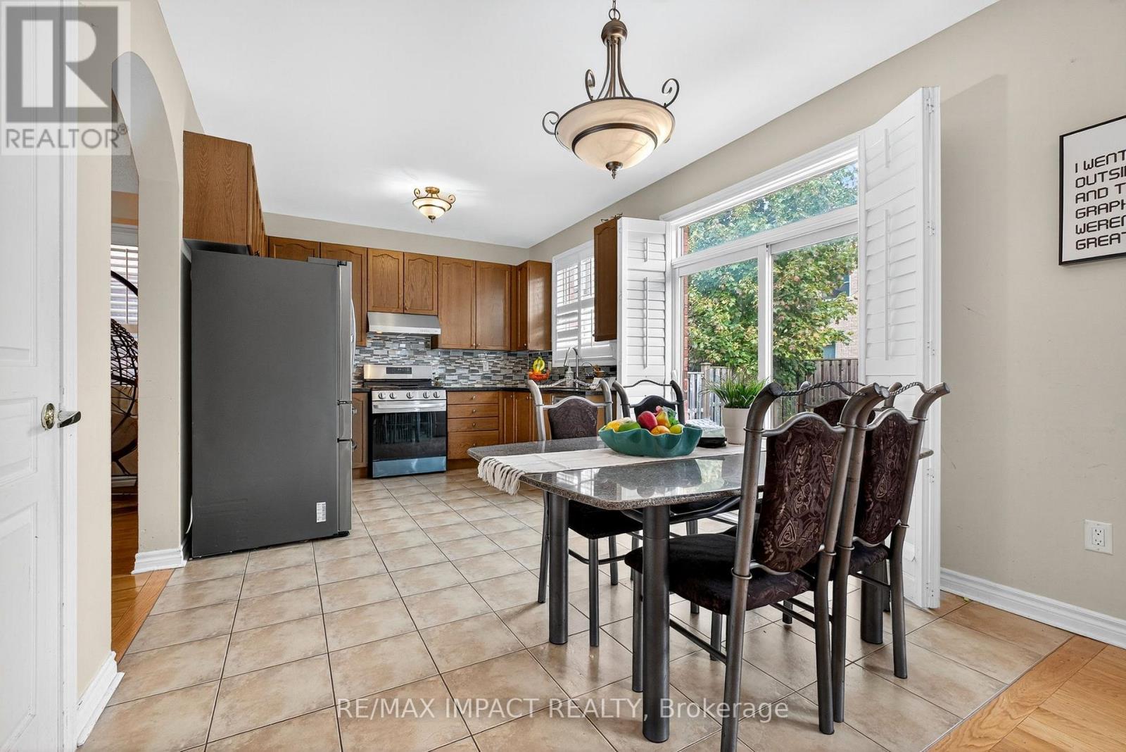 37 Braith Crescent, Whitchurch-Stouffville, Ontario  L4A 0B9 - Photo 12 - N12463429