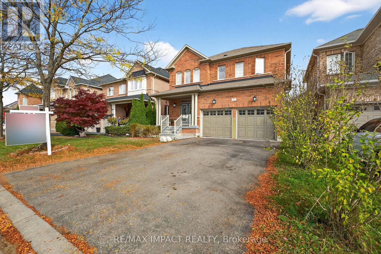 37 Braith Crescent, Whitchurch-Stouffville, Ontario  L4A 0B9 - Photo 2 - N12463429