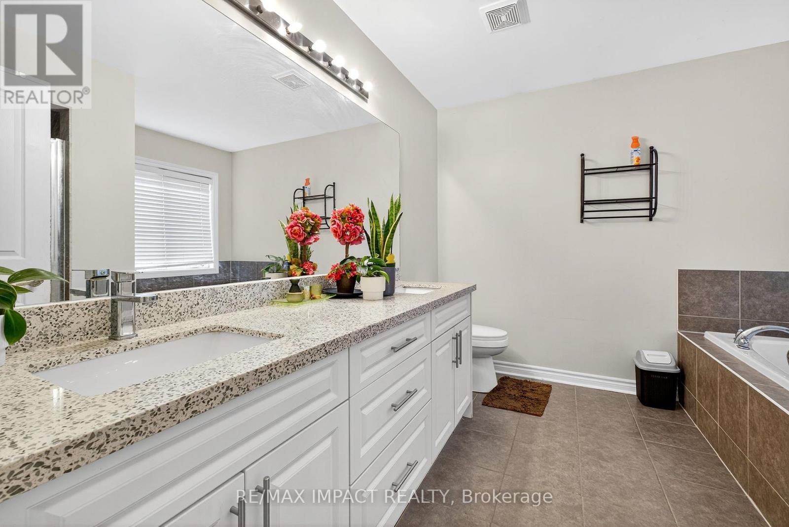 37 Braith Crescent, Whitchurch-Stouffville, Ontario  L4A 0B9 - Photo 21 - N12463429