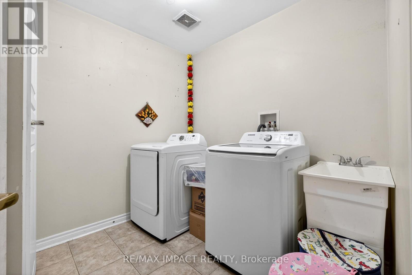 37 Braith Crescent, Whitchurch-Stouffville, Ontario  L4A 0B9 - Photo 29 - N12463429