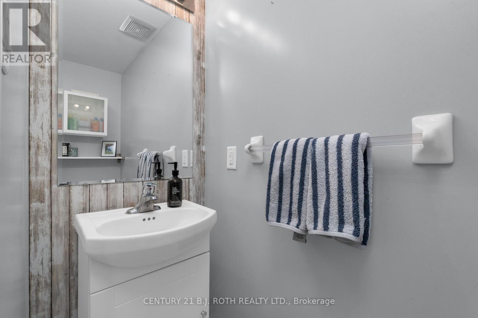 35 Mccann Lane, Essa, Ontario  L0M 1B4 - Photo 12 - N12463435
