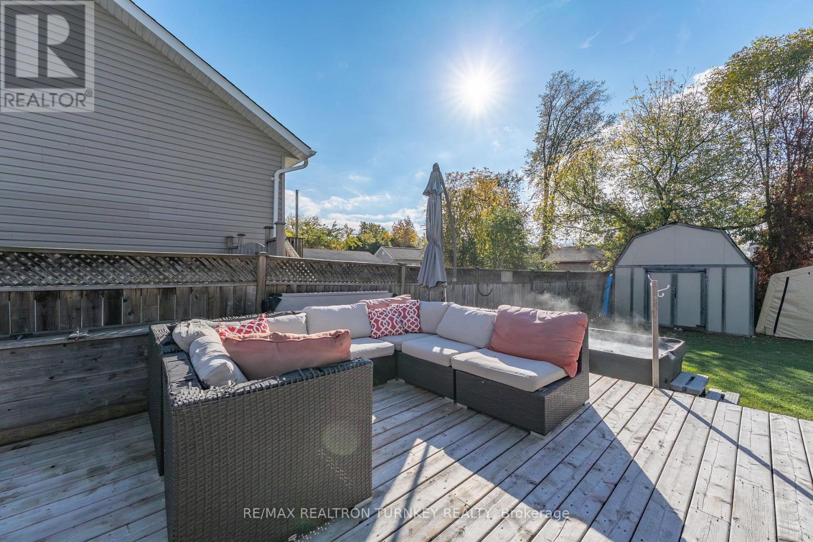 782 Third Avenue, Georgina, Ontario  L0E 1S0 - Photo 29 - N12463480