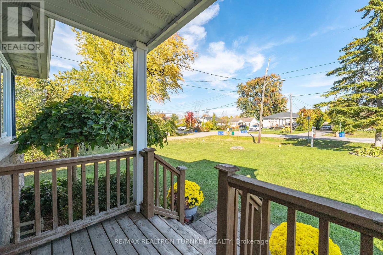 782 Third Avenue, Georgina, Ontario  L0E 1S0 - Photo 3 - N12463480