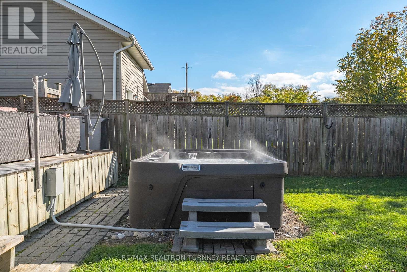 782 Third Avenue, Georgina, Ontario  L0E 1S0 - Photo 32 - N12463480