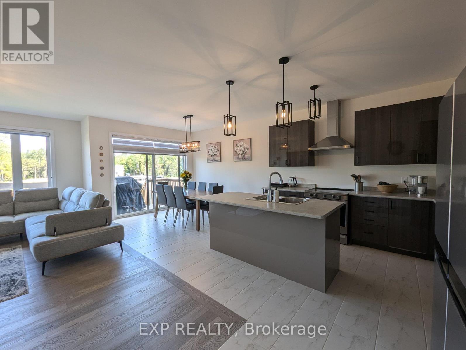 196 Ramblewood Drive, Wasaga Beach, Ontario  L9Z 0L6 - Photo 2 - S12463452