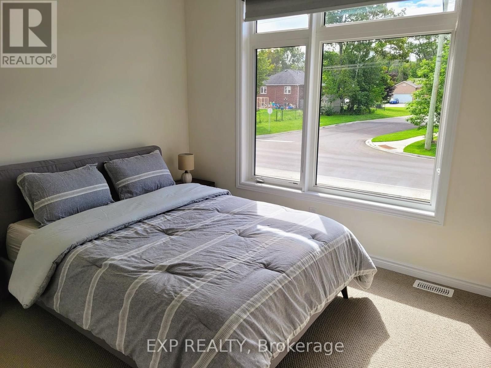 196 Ramblewood Drive, Wasaga Beach, Ontario  L9Z 0L6 - Photo 9 - S12463452