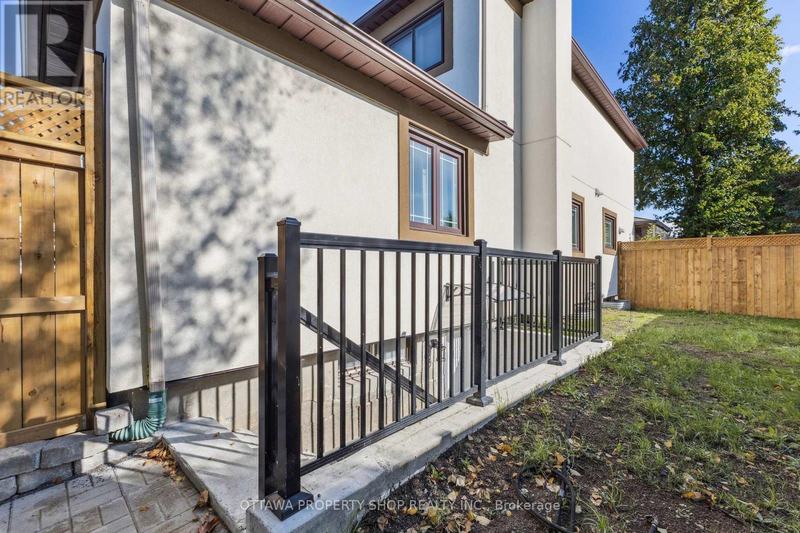 46 Flint Court, Ottawa, Ontario  K2J 2S1 - Photo 3 - X12438317