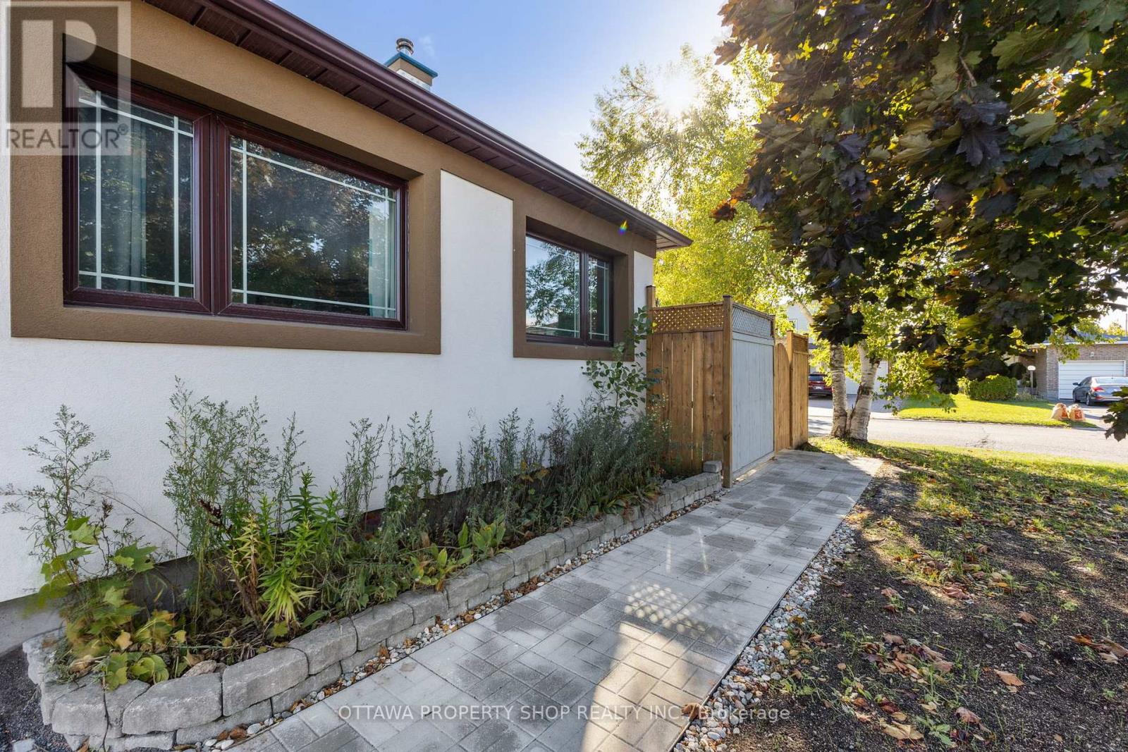 46 Flint Court, Ottawa, Ontario  K2J 2S1 - Photo 2 - X12438317