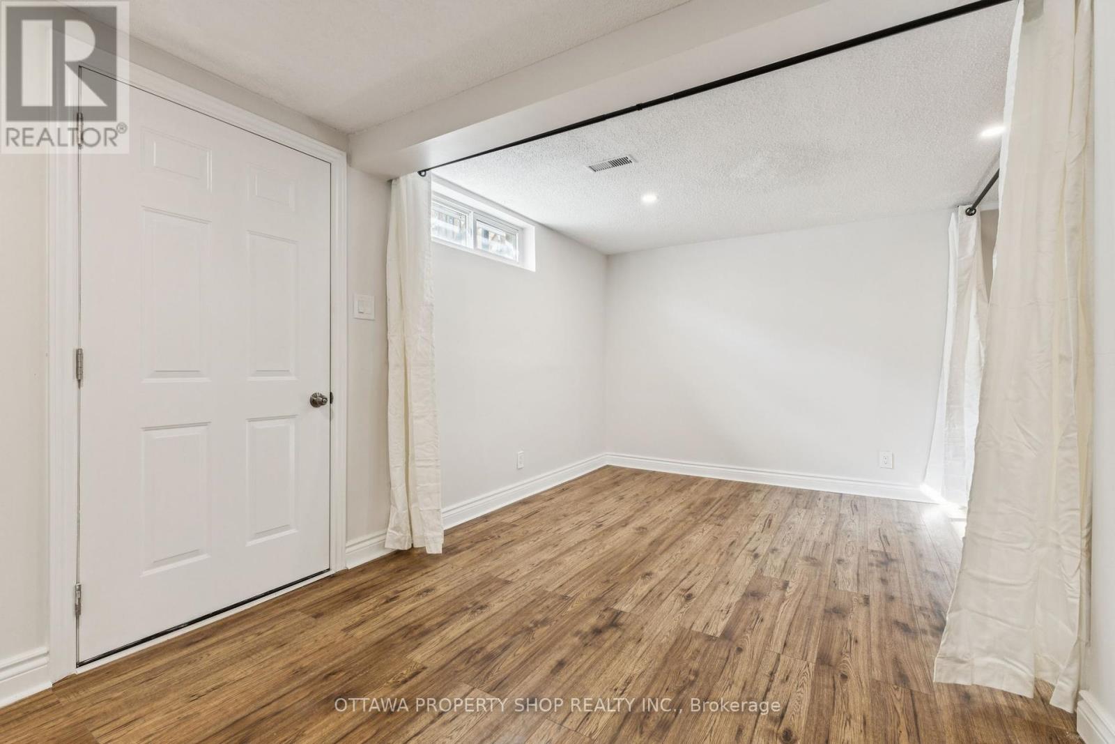 46 Flint Court, Ottawa, Ontario  K2J 2S1 - Photo 5 - X12438317