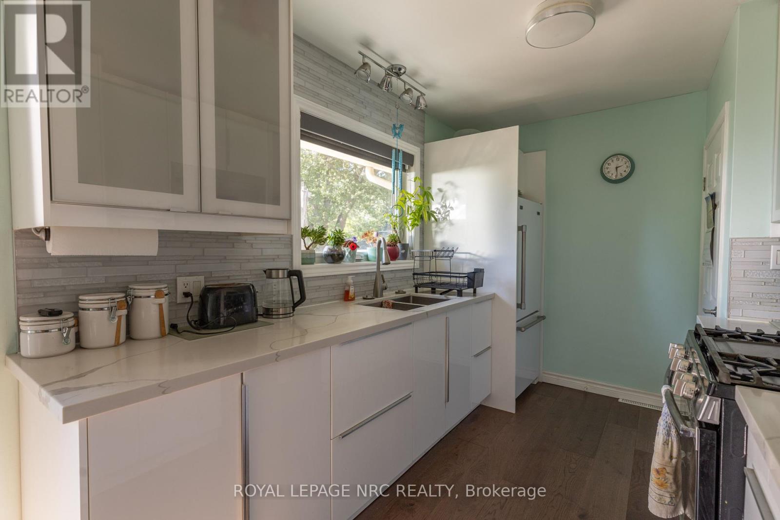 11 Brookdale Avenue, St. Catharines, Ontario  L2T 2T2 - Photo 17 - X12446204