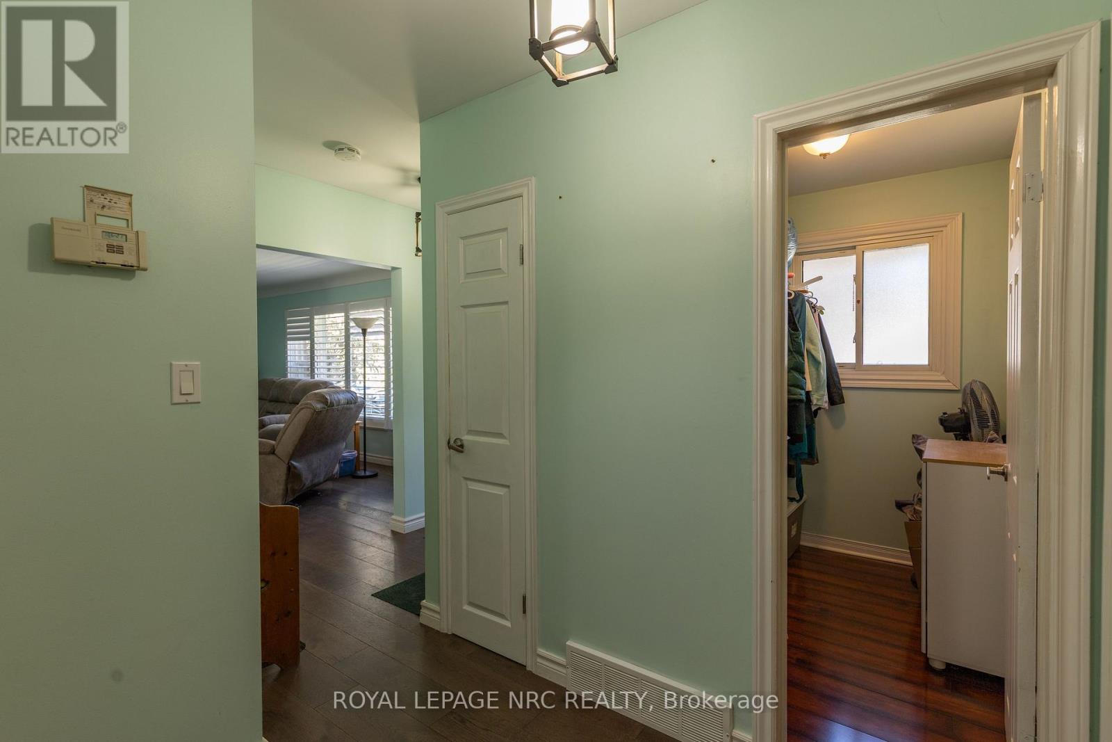 11 Brookdale Avenue, St. Catharines, Ontario  L2T 2T2 - Photo 14 - X12446204