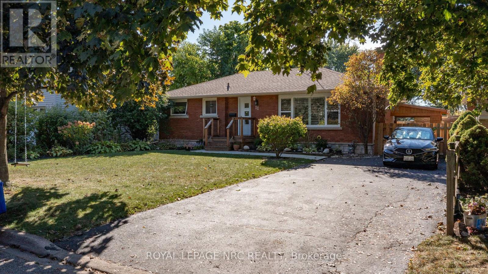 11 Brookdale Avenue, St. Catharines, Ontario  L2T 2T2 - Photo 2 - X12446204