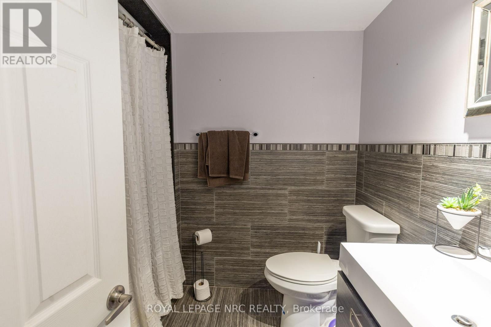 11 Brookdale Avenue, St. Catharines, Ontario  L2T 2T2 - Photo 22 - X12446204