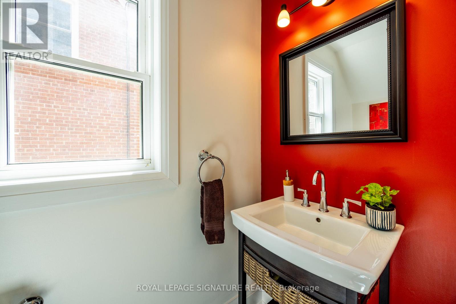116 Milton Street, Toronto, Ontario  M8Y 2Y3 - Photo 11 - W12463411
