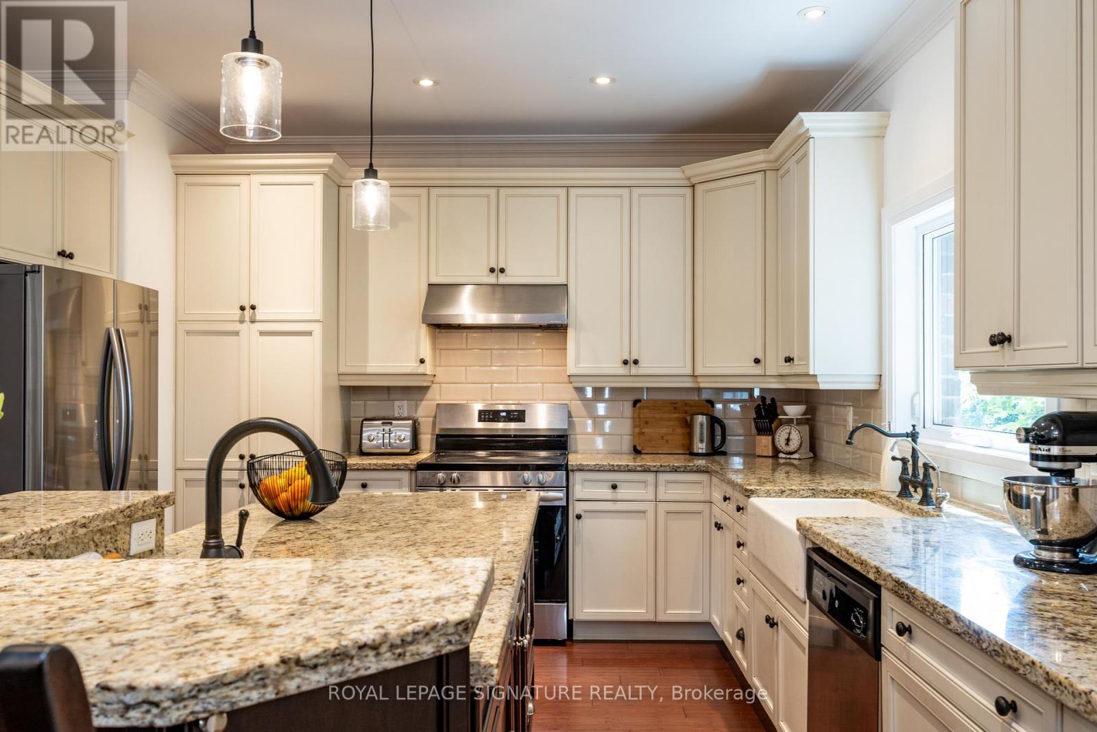 116 Milton Street, Toronto, Ontario  M8Y 2Y3 - Photo 17 - W12463411