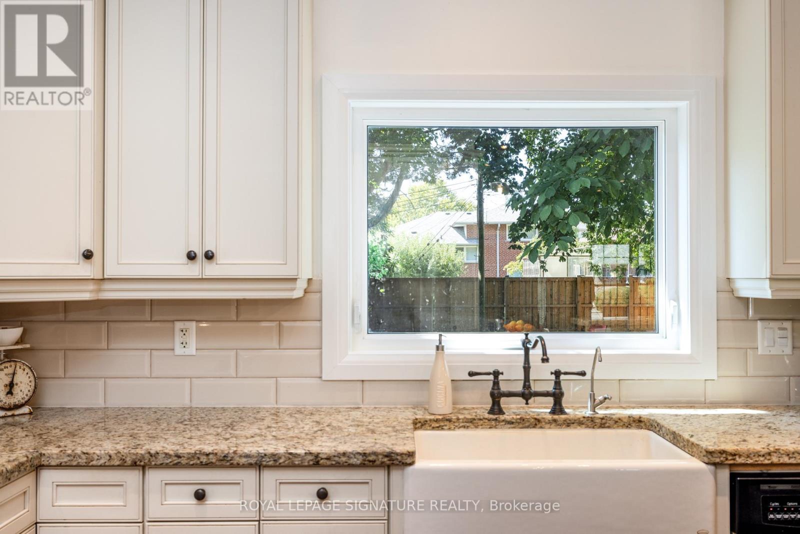 116 Milton Street, Toronto, Ontario  M8Y 2Y3 - Photo 19 - W12463411