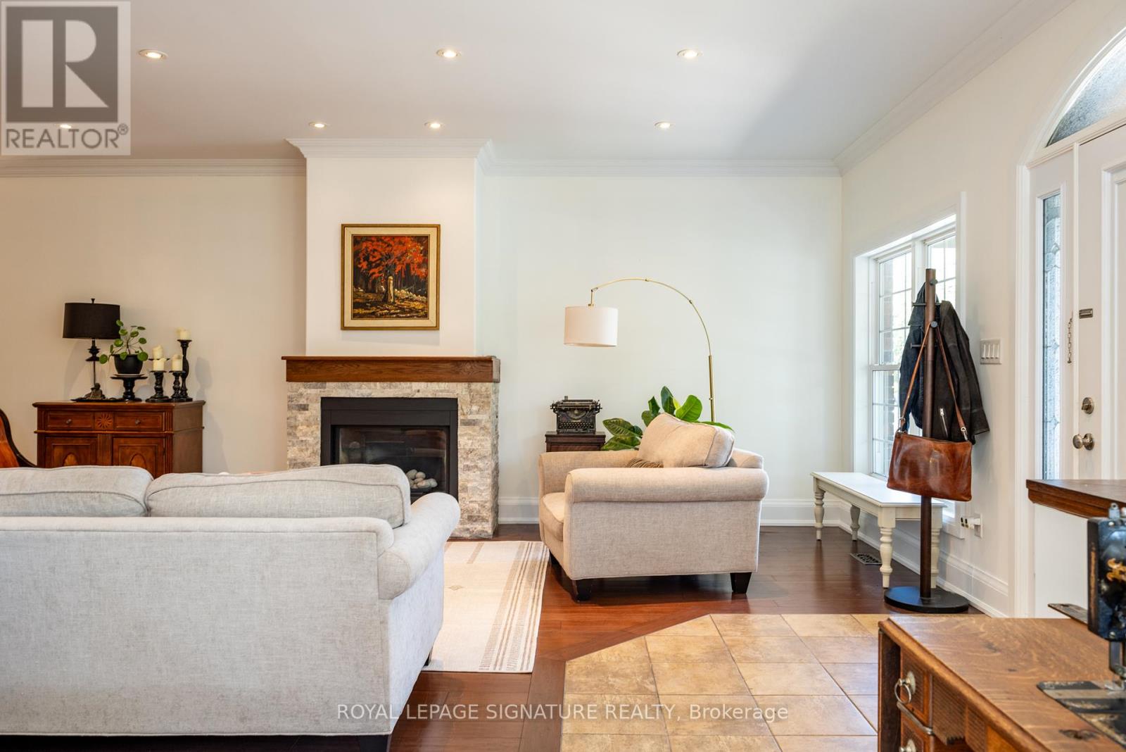 116 Milton Street, Toronto, Ontario  M8Y 2Y3 - Photo 3 - W12463411