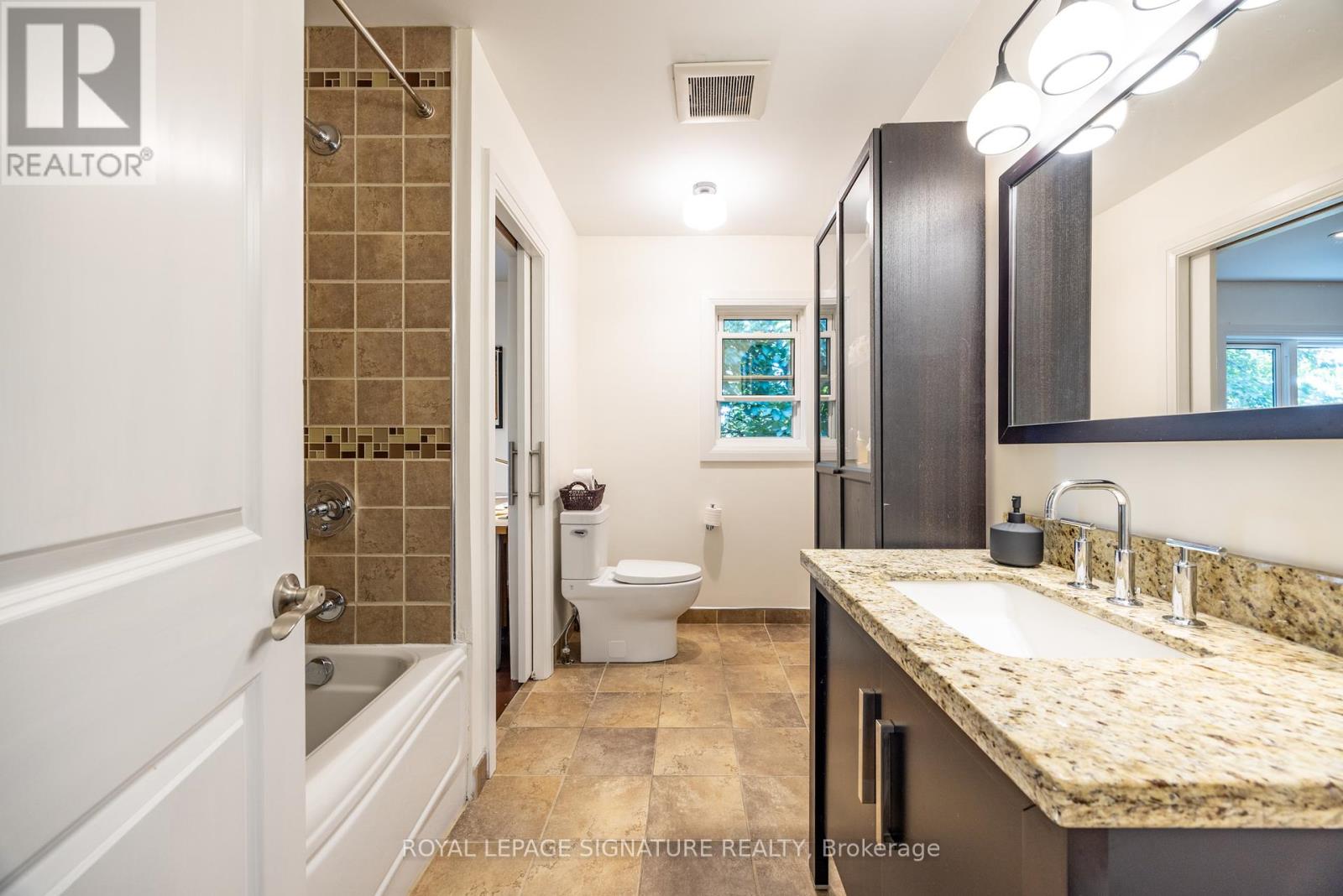 116 Milton Street, Toronto, Ontario  M8Y 2Y3 - Photo 32 - W12463411