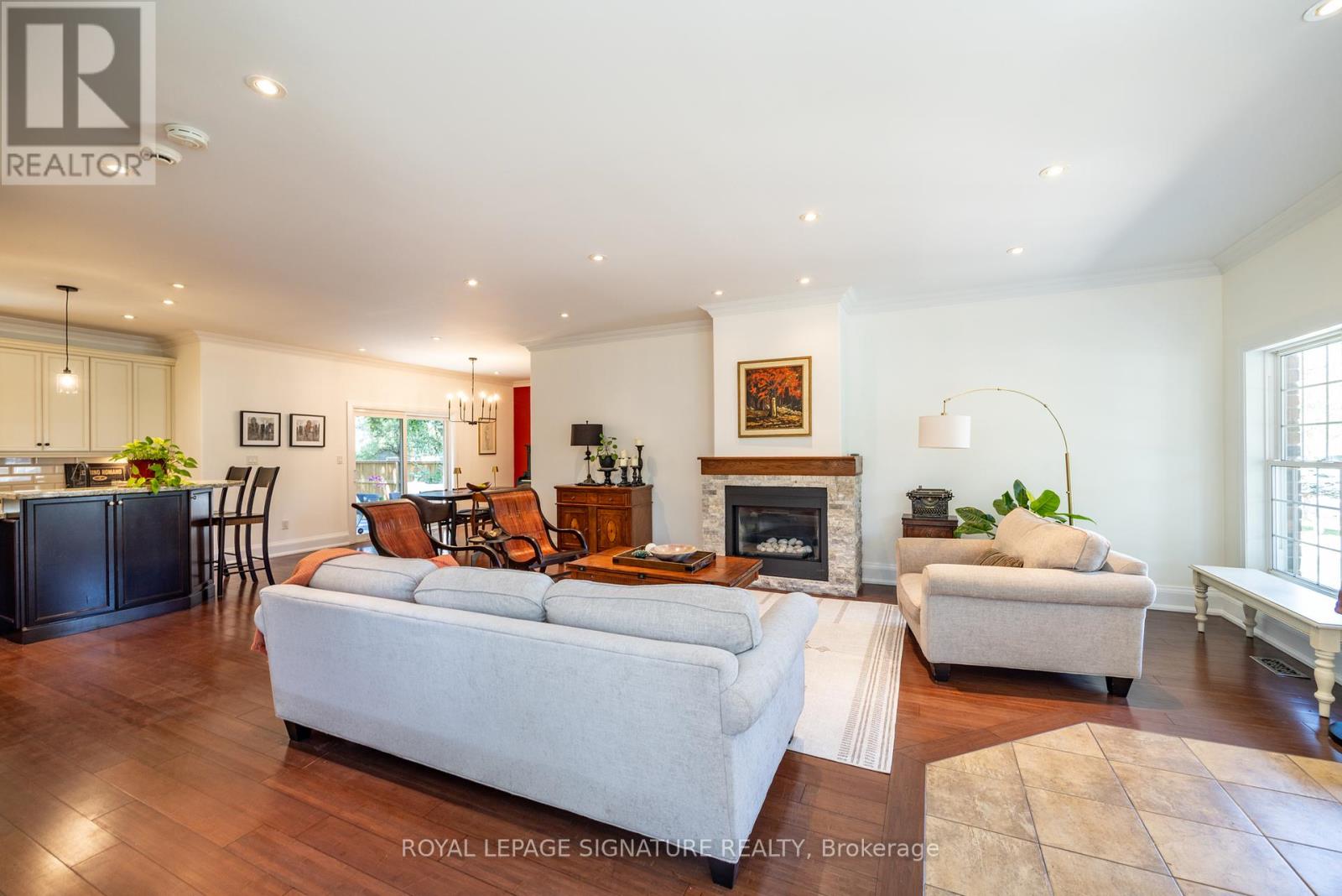 116 Milton Street, Toronto, Ontario  M8Y 2Y3 - Photo 4 - W12463411